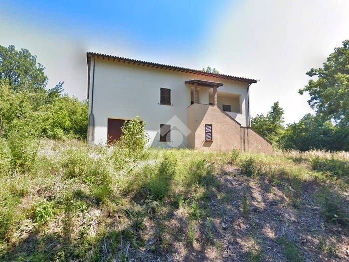 Casa con 6 locali in vendita in Fraz Largnano, Nocera Umbra
