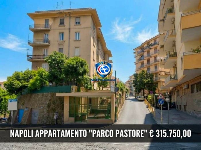Appartamento quadrilocale in vendita in Via Girolamo Santacroce, Vomero, Napoli