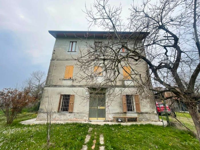 Casa con 6 locali in vendita in Via Bardiana, Noceto