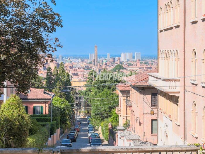 Casa con 6 locali in vendita in Via Odofredo, Colli San Mamolo, Bologna