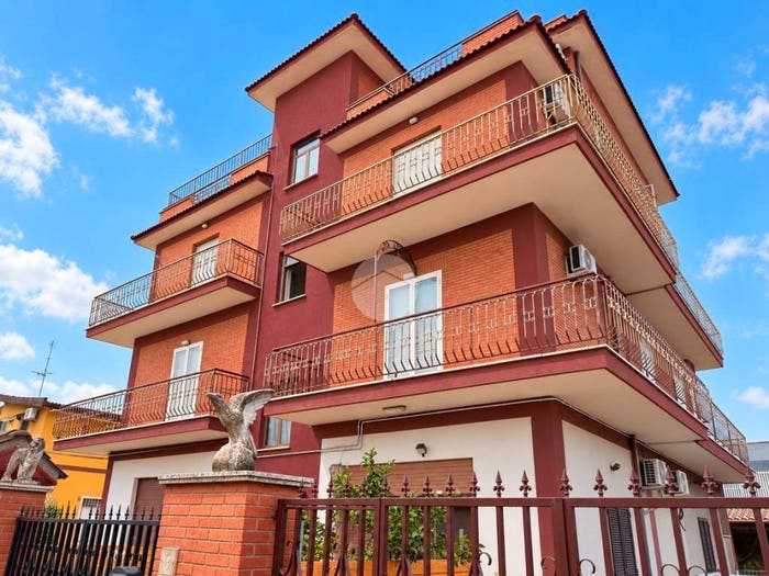 Appartamento quadrilocale in vendita in Via Casamassima, Borghesiana, Roma