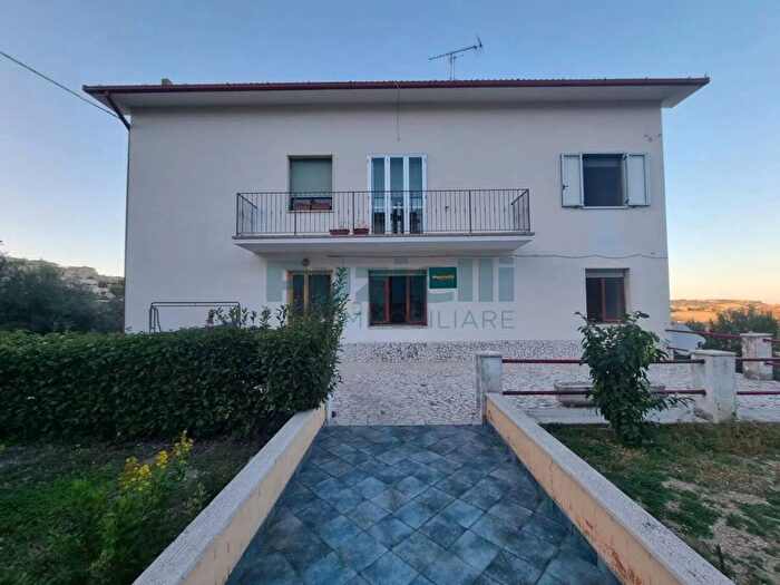 Appartamento con 6 locali in vendita in Via Virgilio, Fermo