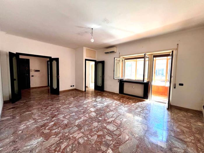 Appartamento trilocale in vendita in Via delle Baleari, Ostia Ponente, Roma