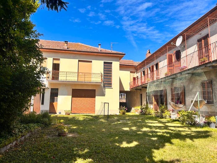 Casa con 6 locali in vendita in Via Maestra, Coazzolo