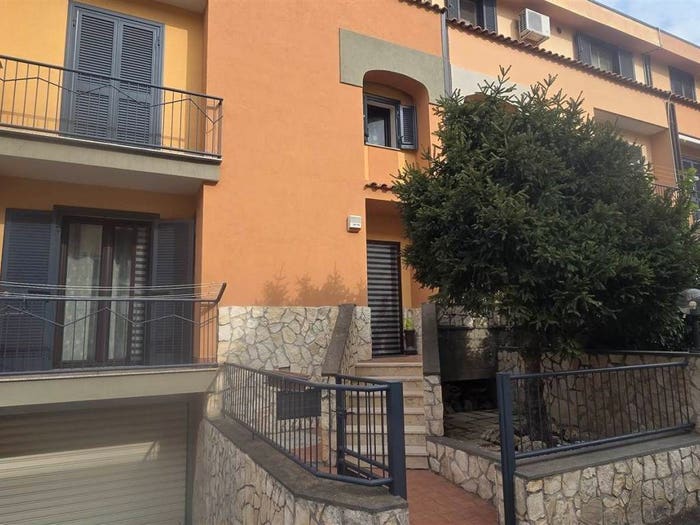 Casa con 5 locali in vendita in Via Potenza, Capodrise