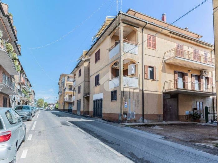 Appartamento con 5 locali in vendita in Via umberto, Vejano