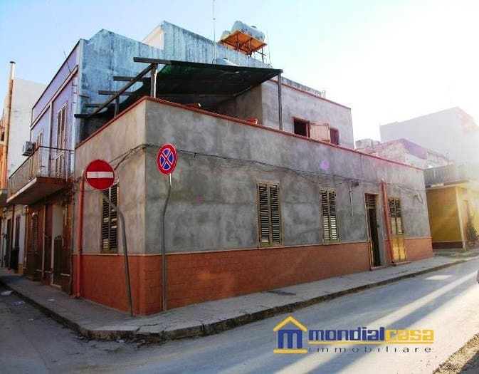 Casa quadrilocale in vendita in via De Sanctis, Centro, Pachino