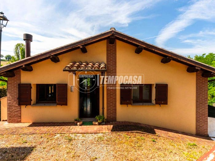 Casa quadrilocale in vendita in Via Piane, Matelica