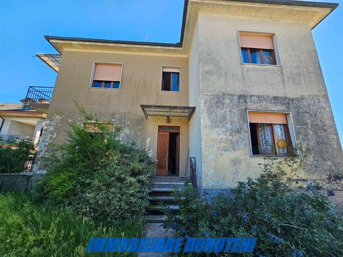 Casa con 6 locali in vendita in Via Tabia, Stroppiana