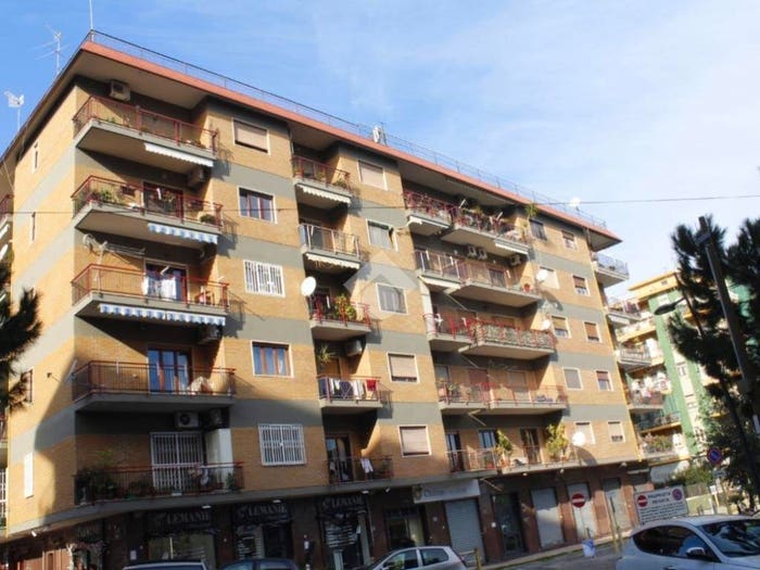 Appartamento trilocale in vendita in Via Edoardo Nicolardi, Colli Aminei Capodimonte, Napoli