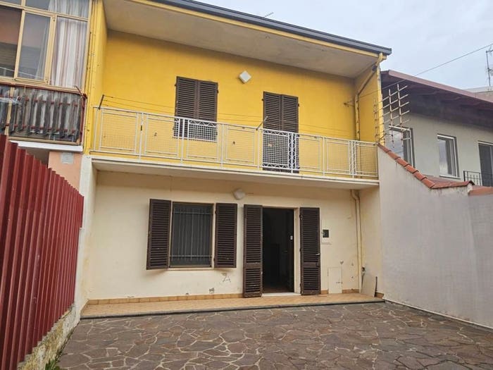 Casa quadrilocale in vendita in Via Giuseppe Verdi, Villata