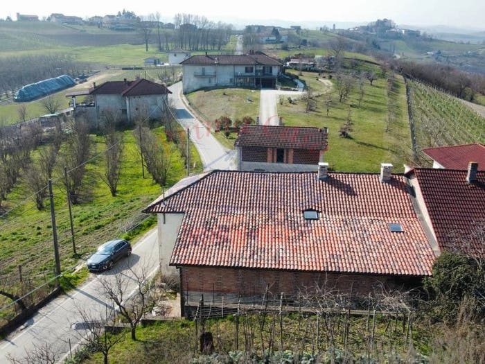 Casa con 6 locali in vendita in Via Dellapiana, Centro, Castagnole delle Lanze