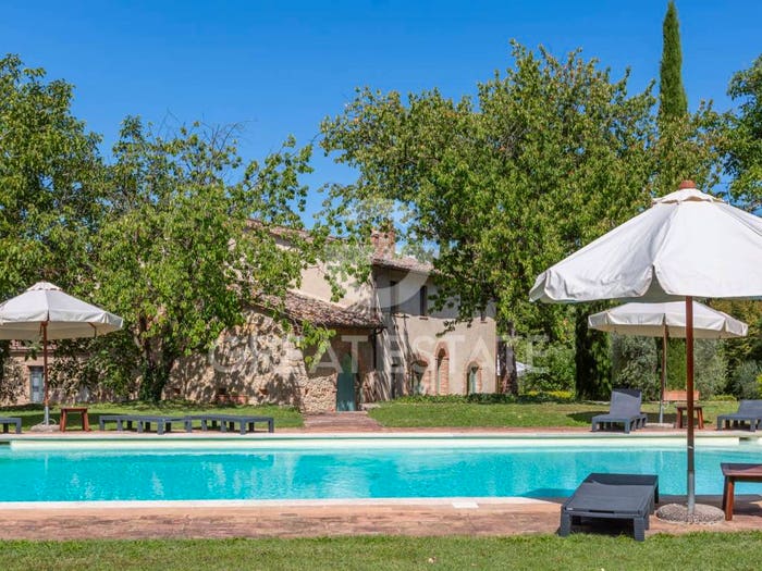 Casa con 6 locali in vendita in Via Aiuola, Cetona