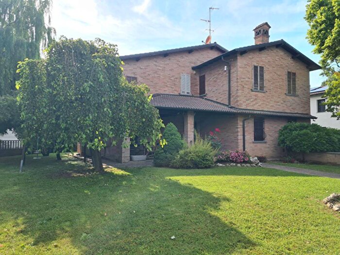 Casa con 6 locali in vendita in Centro, Zelo Buon Persico