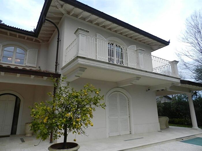 Casa con 10 locali in vendita in Via Duca degli Abruzzi c, Forte Dei Marmi