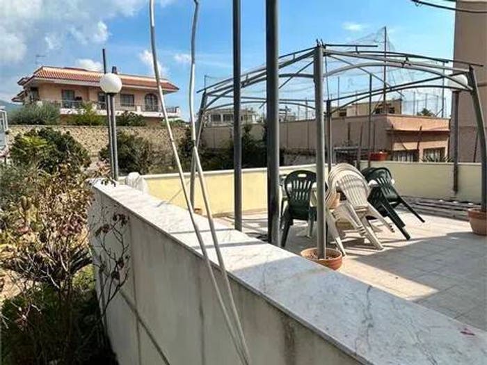 Appartamento quadrilocale in vendita in Via Circonvallazione, Torre del Greco