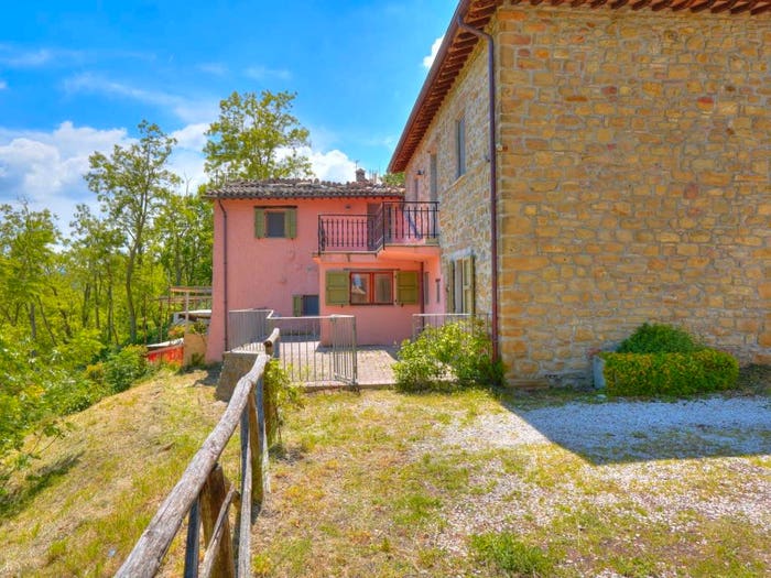 Casa con 5 locali in vendita in Frazione Valle Vegenana, Camerino