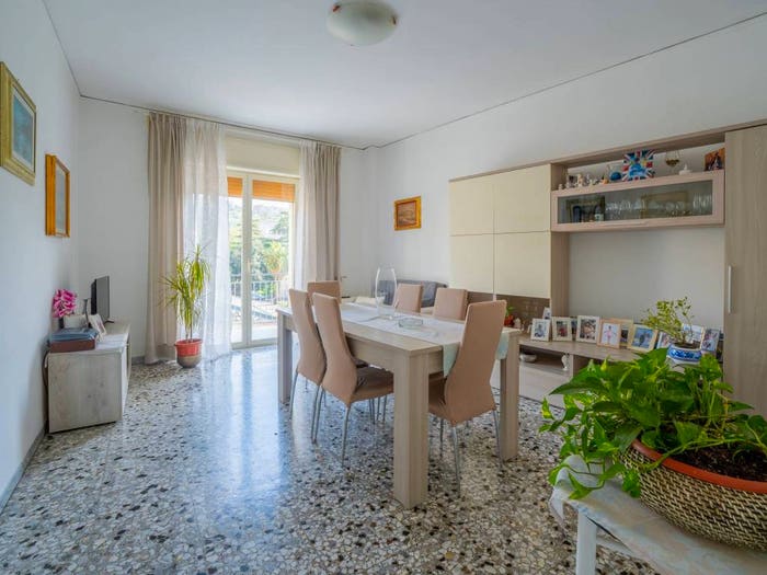 Appartamento con 5 locali in vendita in Via Pietro Metastasio, Fuorigrotta, Napoli