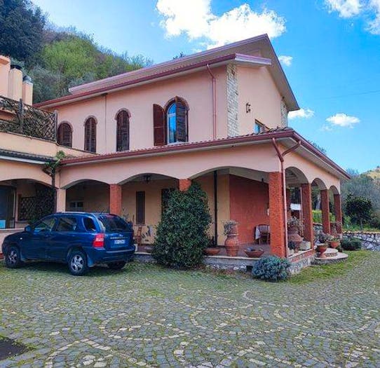 Appartamento quadrilocale in vendita in Via Degli Arci, Centro, Anagni