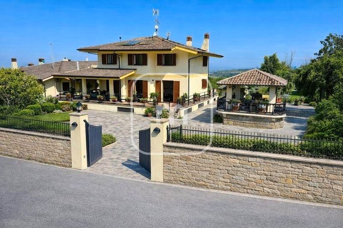 Casa con 6 locali in vendita in Vicolo Prataporci, Frascati