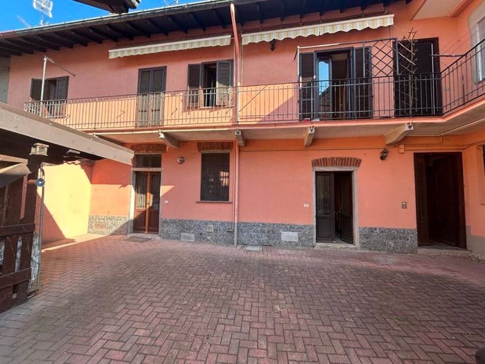 Appartamento trilocale in vendita in Via Achille Porraneo, Arsago Seprio
