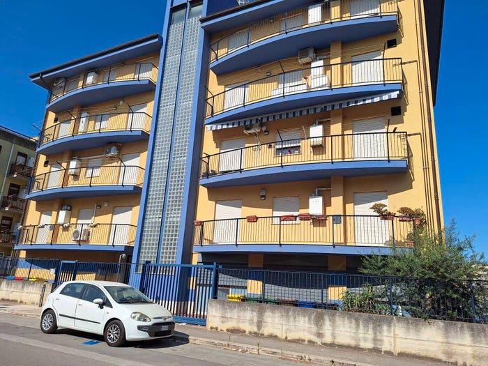 Appartamento con 5 locali in vendita in Via Gaetano Lotto Martino, Semicentro, Alcamo