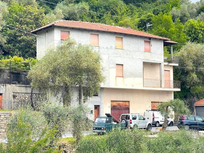 Casa con 6 locali in vendita in Centro, Borgomaro