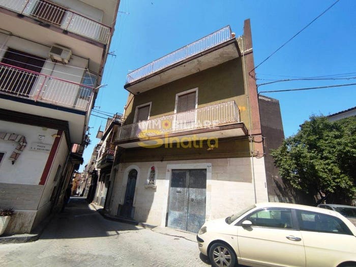 Casa con 6 locali in vendita in Piazza Santissimo Salvatore, Paternò