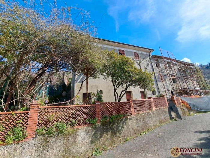 Casa con 6 locali in vendita in Via Vaggi, Podenzana