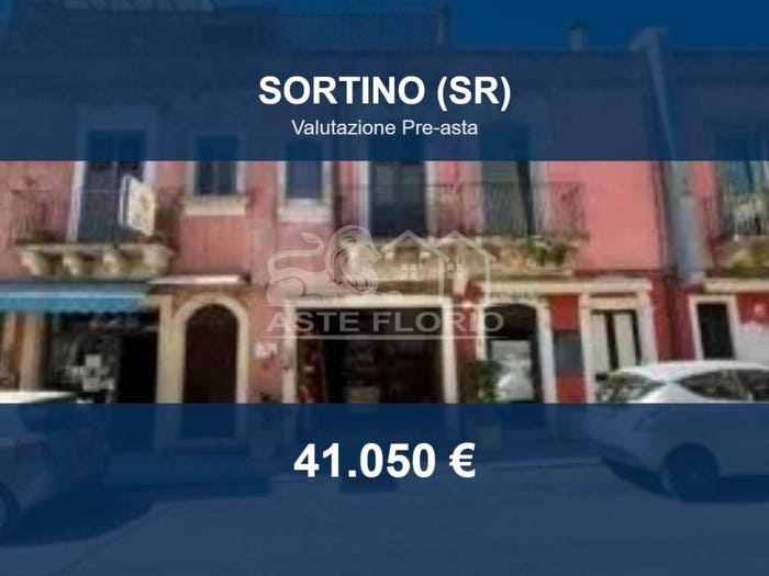 Appartamento con 6 locali in vendita in via Libertà, Sortino