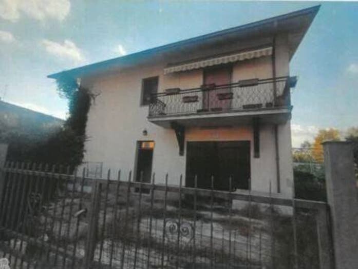 Casa trilocale in vendita in Via Don Luigi Sturzo, Grumello Cremonese, Grumello Cremonese ed Uniti