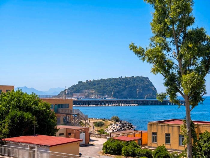 Appartamento quadrilocale in vendita in Via Severino Boezio, Bagnoli, Napoli