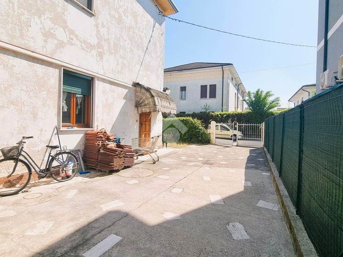 Casa con 6 locali in vendita in Via Cisa, Cerese, Borgo Virgilio