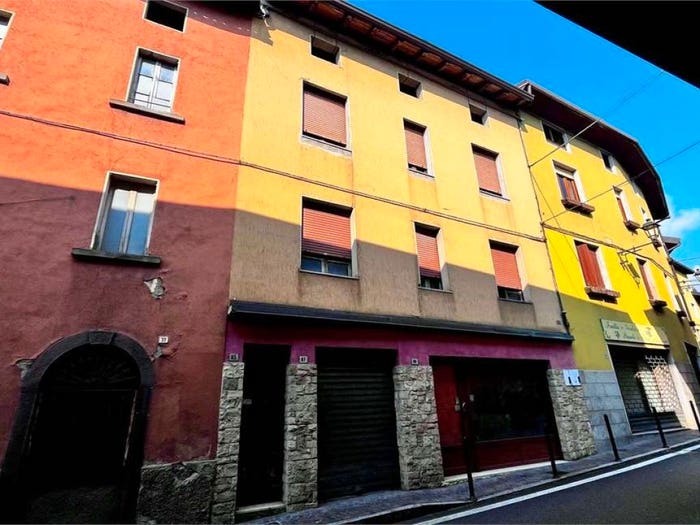 Casa con 6 locali in vendita in Via Regina Elena, Centro, Angolo Terme