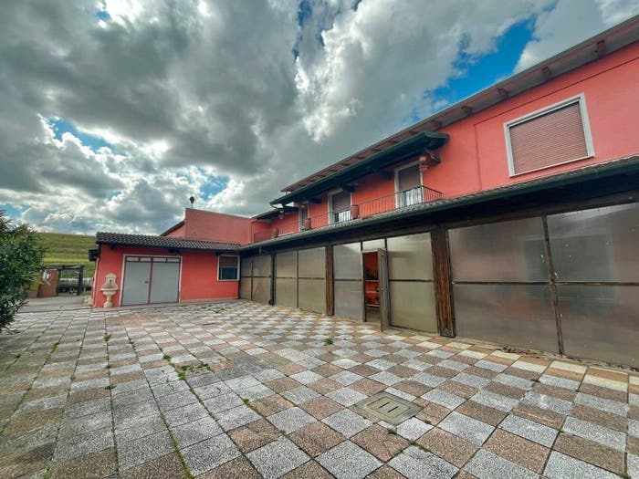 Casa con 6 locali in vendita in Via Zambone, Quistello