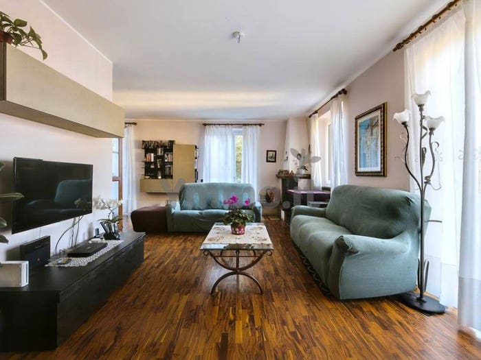 Casa con 6 locali in vendita in Via Dalmazia, Laveno, LavenoMombello