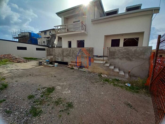 Casa quadrilocale in vendita in Via Locri, Catanzaro Lido, Catanzaro