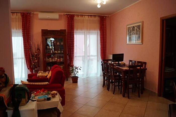 Appartamento con 6 locali in vendita in Via Bambinello Gesù, Pontegrande Sant'Elia, Catanzaro