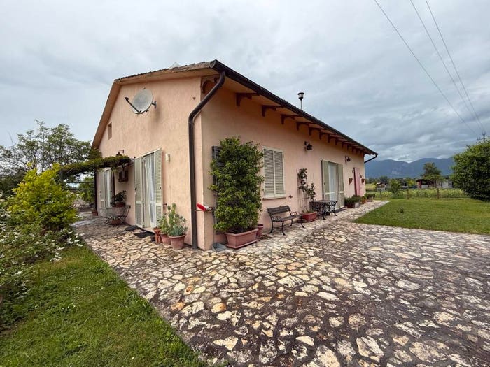 Casa con 5 locali in vendita in Strada della Selva, Narni