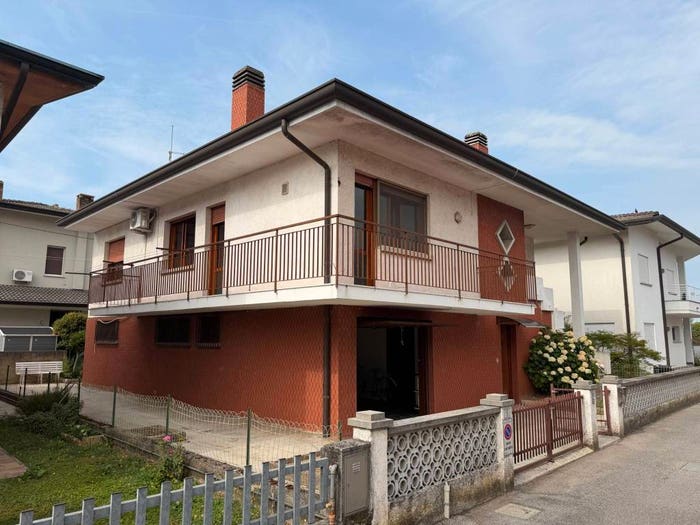 Casa in vendita in Via Guglielmo Marconi, Marano Lagunare