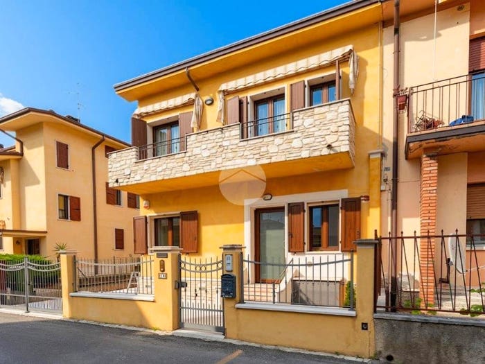 Appartamento trilocale in vendita in Via Gerolamo Barbieri, Bussolengo
