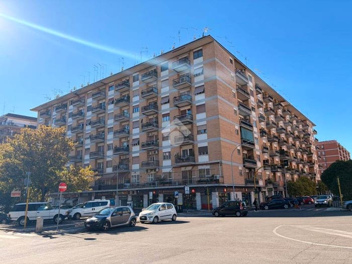 Appartamento quadrilocale in vendita in Viale dei Consoli, Quadraro, Roma