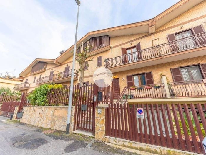 Casa con 5 locali in vendita in Via Casilina, Rocca Cencia, Roma