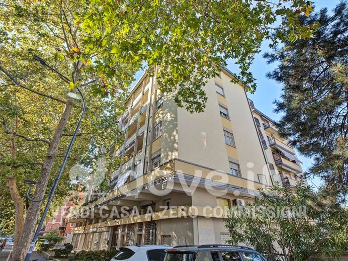 Appartamento trilocale in vendita in Via Sabotino, Saffi, Bologna