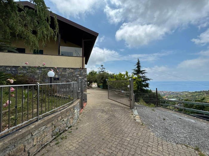 Casa con 6 locali in vendita in Via Gramegna, Castellaro