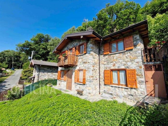Casa quadrilocale in vendita in Via Peledo, Sorico