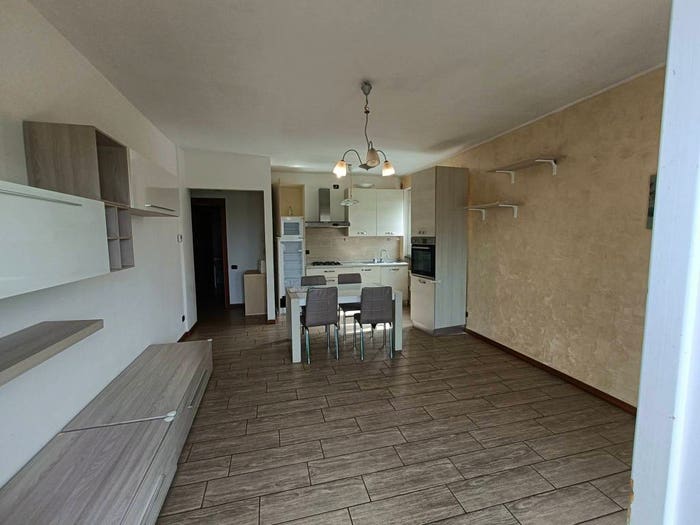 Appartamento trilocale in vendita in Viale Caduti, Centro, Binago