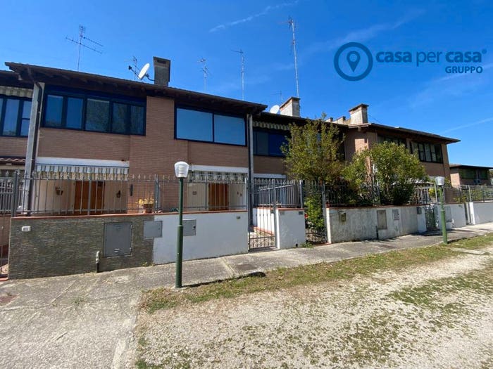 Casa con 5 locali in vendita in Viale Delle Nazioni Unite, Comacchio Città, Comacchio