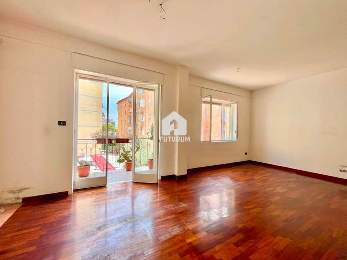 Appartamento trilocale in vendita in Via Giuseppe Orsi, Arenella, Napoli