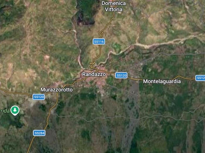 Appartamento quadrilocale in vendita in Via Macallè, Centro, Randazzo